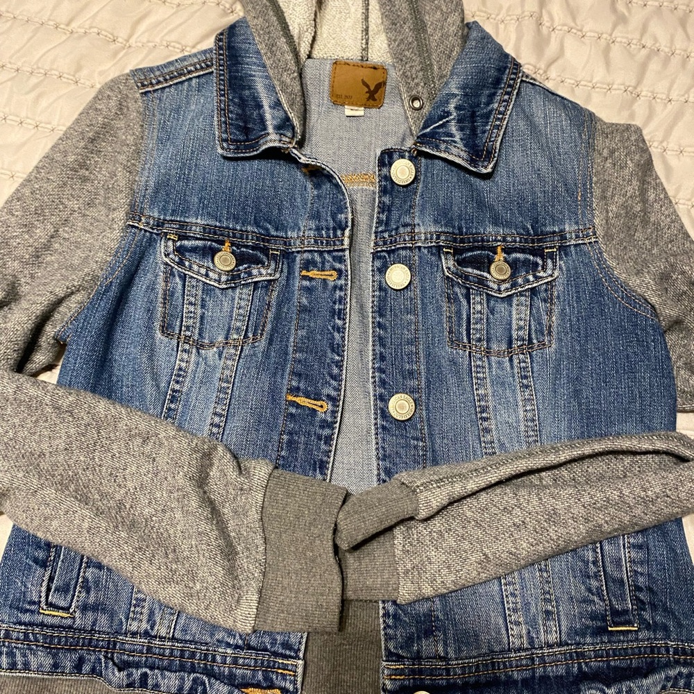 American eagle size medium women’s sweater jean jacket
